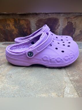 CROCS Women’s Size 7 Kids Fuzz-Lined Clog in Lavender Purple